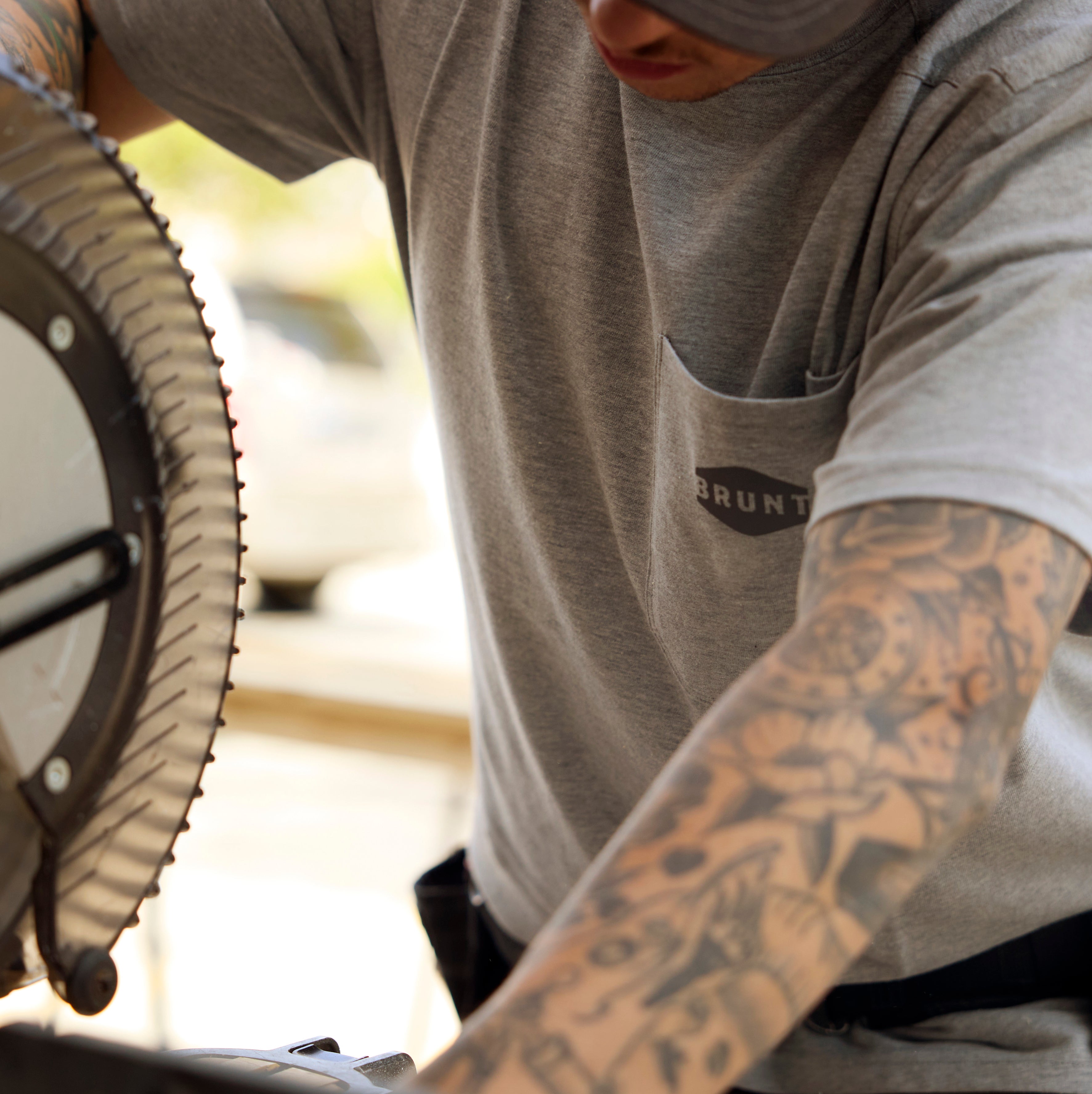 The Martin Pocket Tee - Mud Brown